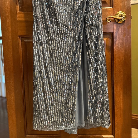 Mac Duggal Sequin Long Sleeve Sheath Gown - Picture 6 of 10